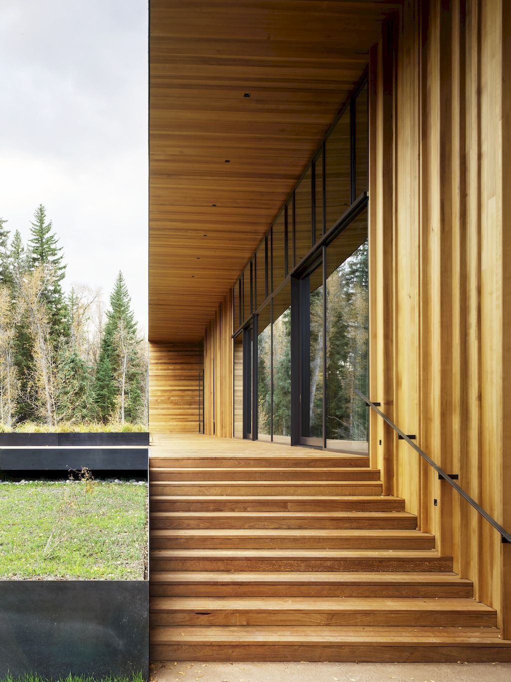 Riverbend Residence with Contemporary Architecture by CLB Architects