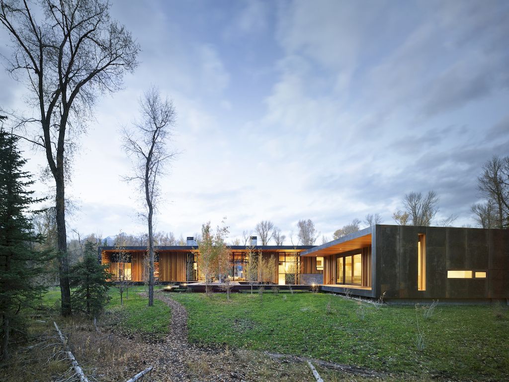 Riverbend Residence with Contemporary Architecture by CLB Architects