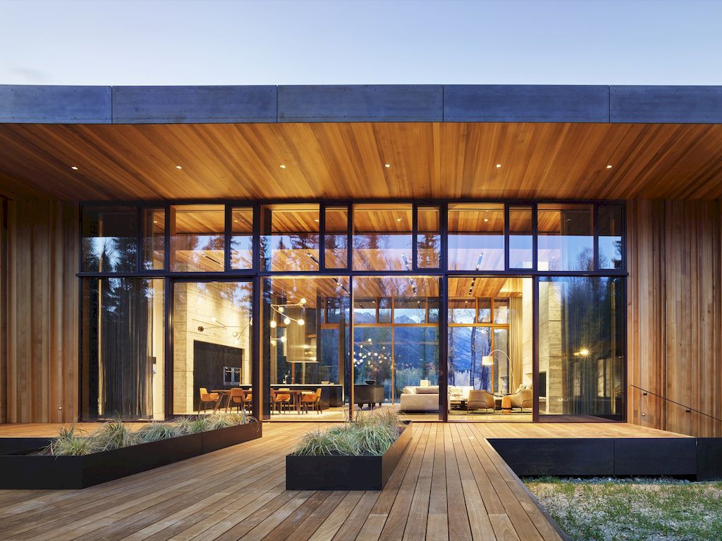Riverbend Residence with Contemporary Architecture by CLB Architects