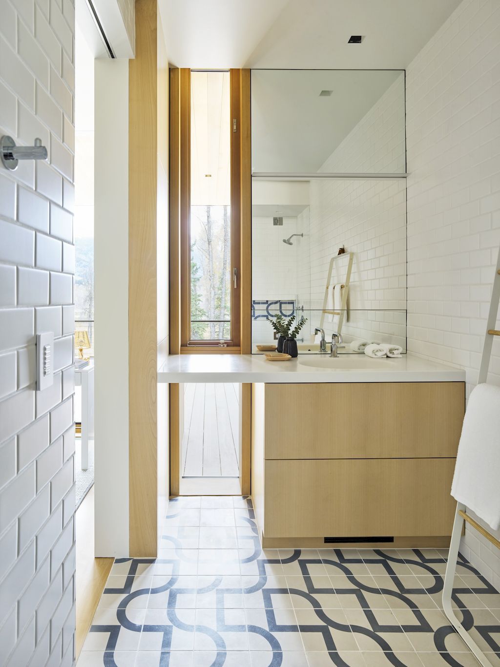 Riverbend Residence with Contemporary Architecture by CLB Architects