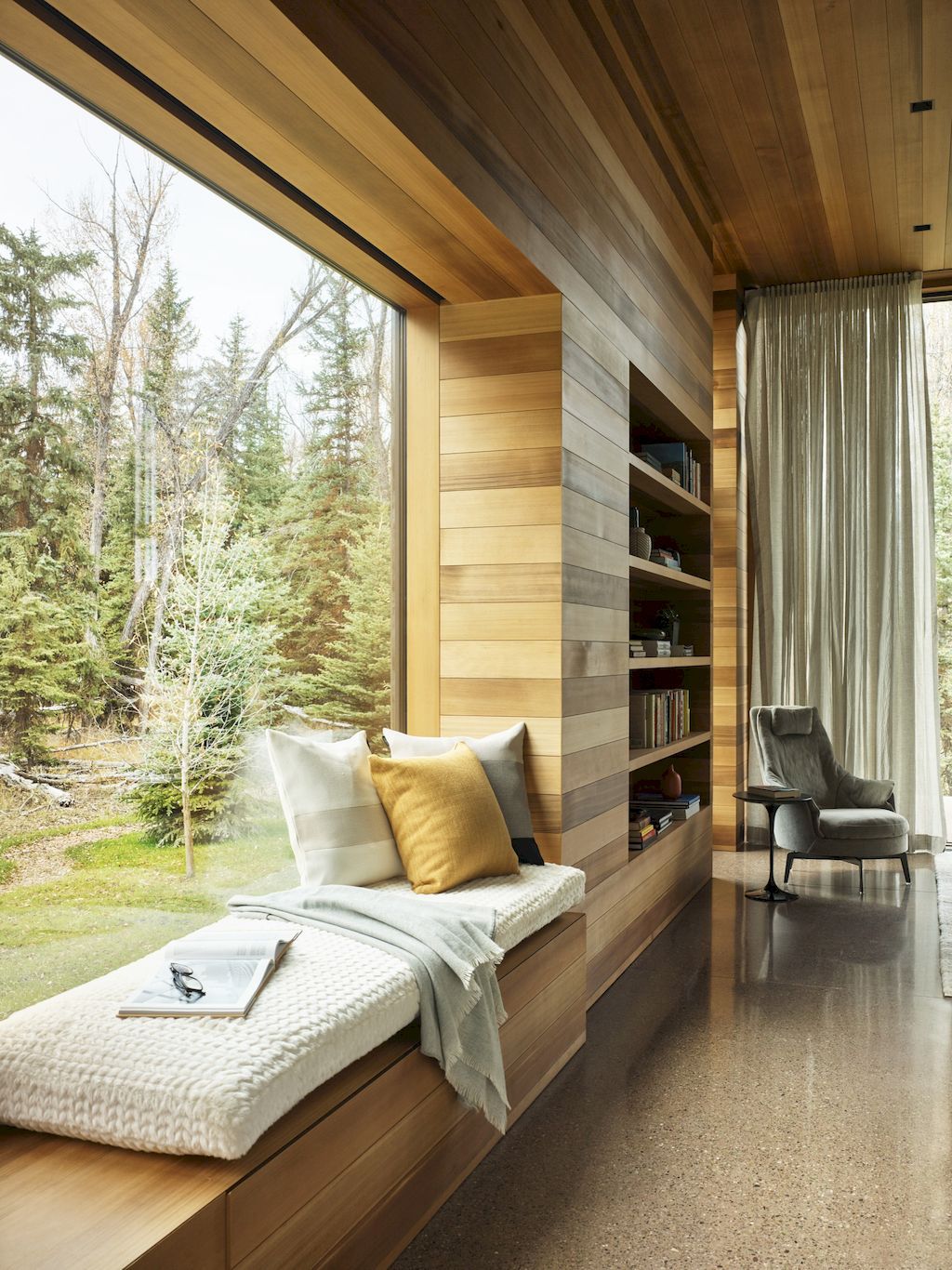 Riverbend Residence with Contemporary Architecture by CLB Architects