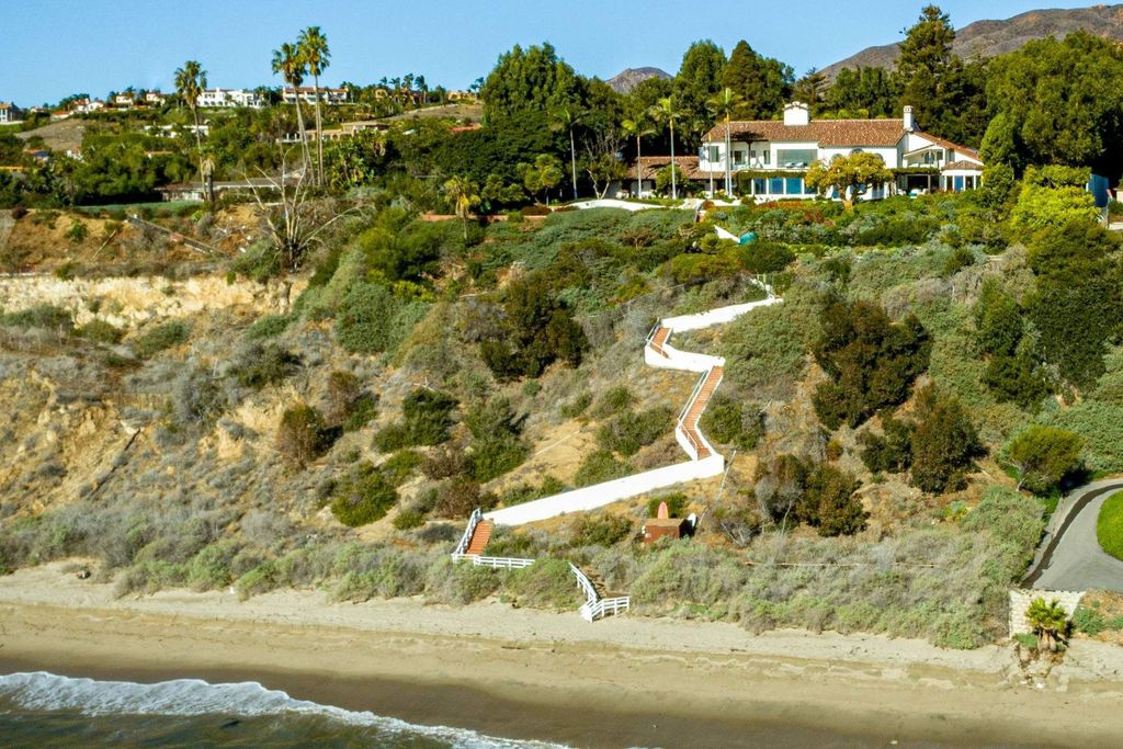 The Estate in Malibu, an exceptional property on the bluffs of the world-renowned Paradise Cove Beach offers destination resort-style living with a gorgeous infinity pool, a tennis court, outdoor barbeque and pizza oven and more is now available for sale. This home located at 28060 Sea Lane Dr, Malibu, California