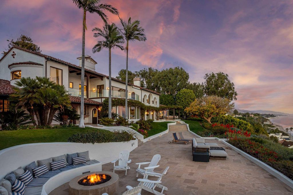 The Estate in Malibu, an exceptional property on the bluffs of the world-renowned Paradise Cove Beach offers destination resort-style living with a gorgeous infinity pool, a tennis court, outdoor barbeque and pizza oven and more is now available for sale. This home located at 28060 Sea Lane Dr, Malibu, California