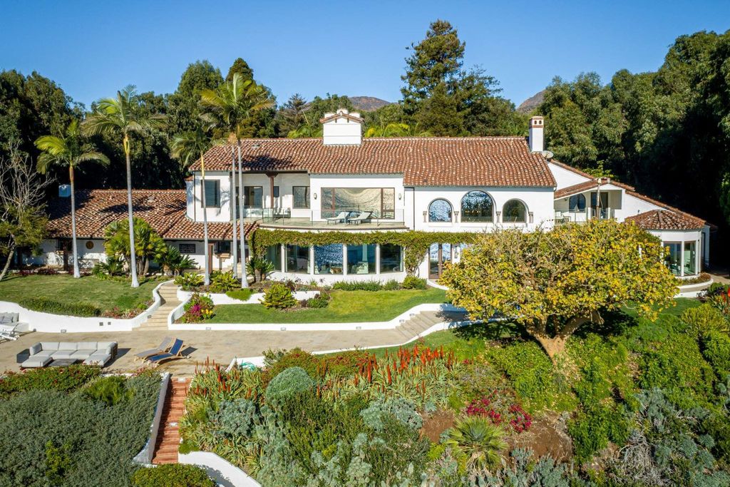 The Estate in Malibu, an exceptional property on the bluffs of the world-renowned Paradise Cove Beach offers destination resort-style living with a gorgeous infinity pool, a tennis court, outdoor barbeque and pizza oven and more is now available for sale. This home located at 28060 Sea Lane Dr, Malibu, California