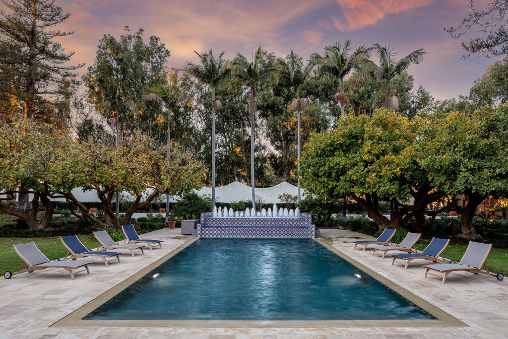 The Estate in Malibu, an exceptional property on the bluffs of the world-renowned Paradise Cove Beach offers destination resort-style living with a gorgeous infinity pool, a tennis court, outdoor barbeque and pizza oven and more is now available for sale. This home located at 28060 Sea Lane Dr, Malibu, California