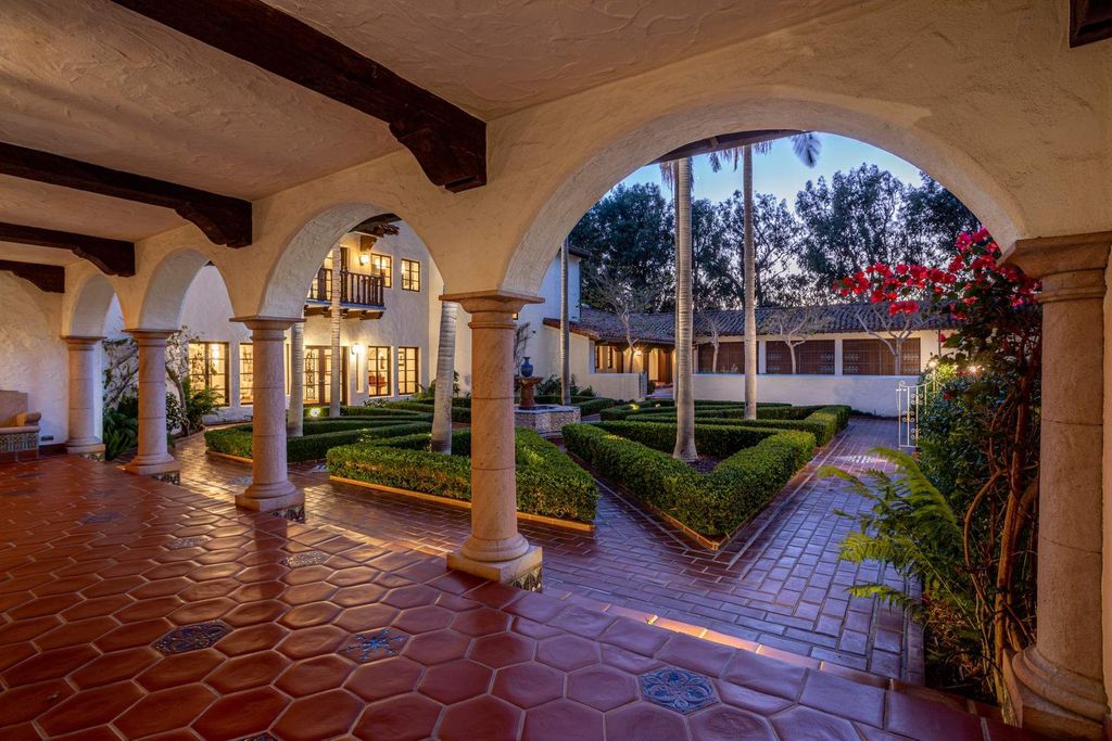 The Estate in Malibu, an exceptional property on the bluffs of the world-renowned Paradise Cove Beach offers destination resort-style living with a gorgeous infinity pool, a tennis court, outdoor barbeque and pizza oven and more is now available for sale. This home located at 28060 Sea Lane Dr, Malibu, California