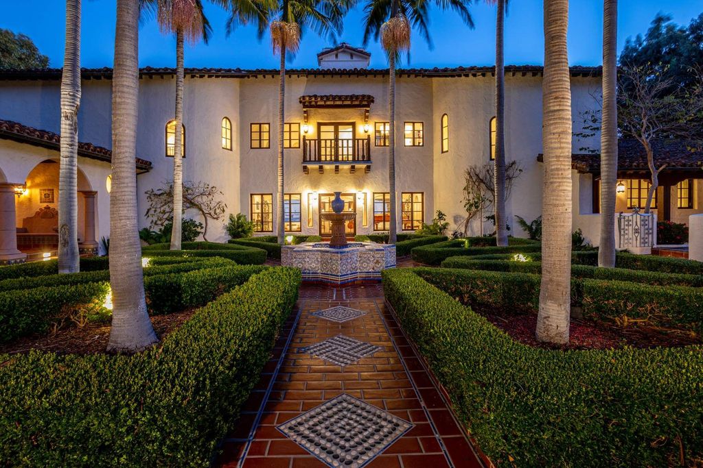 The Estate in Malibu, an exceptional property on the bluffs of the world-renowned Paradise Cove Beach offers destination resort-style living with a gorgeous infinity pool, a tennis court, outdoor barbeque and pizza oven and more is now available for sale. This home located at 28060 Sea Lane Dr, Malibu, California