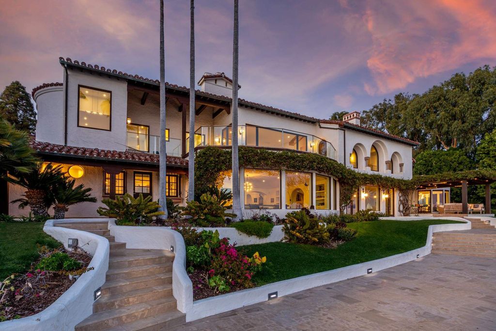 The Estate in Malibu, an exceptional property on the bluffs of the world-renowned Paradise Cove Beach offers destination resort-style living with a gorgeous infinity pool, a tennis court, outdoor barbeque and pizza oven and more is now available for sale. This home located at 28060 Sea Lane Dr, Malibu, California