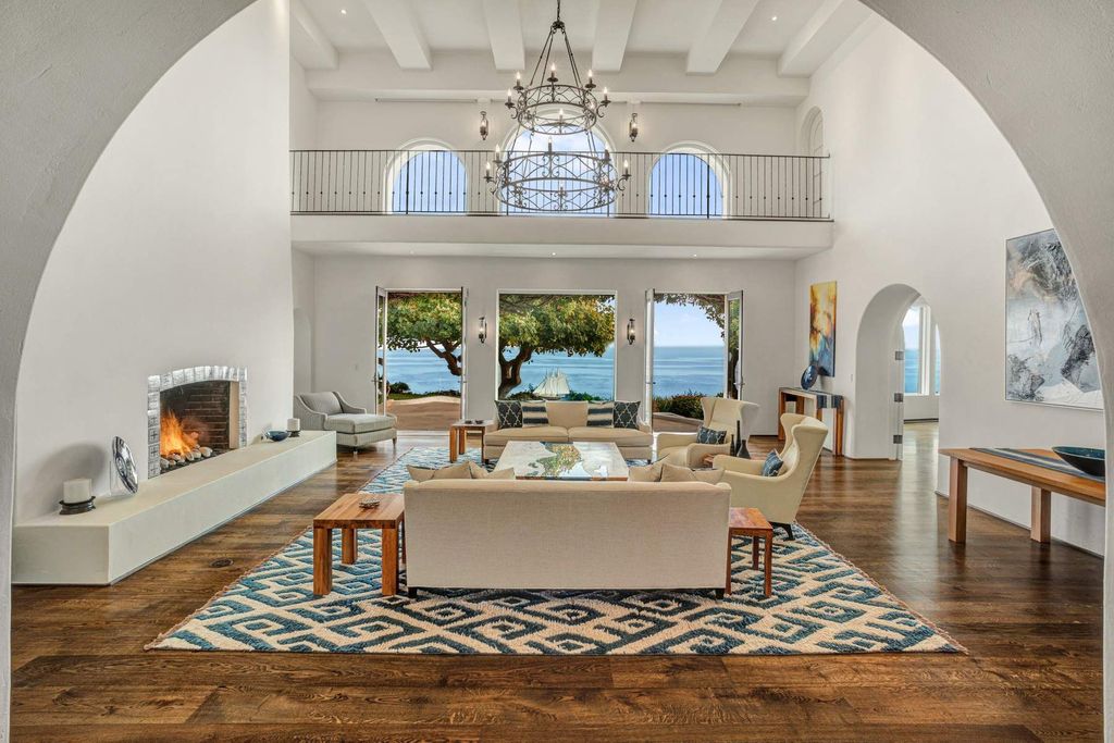The Estate in Malibu, an exceptional property on the bluffs of the world-renowned Paradise Cove Beach offers destination resort-style living with a gorgeous infinity pool, a tennis court, outdoor barbeque and pizza oven and more is now available for sale. This home located at 28060 Sea Lane Dr, Malibu, California