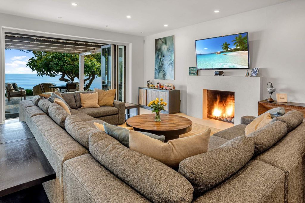 The Estate in Malibu, an exceptional property on the bluffs of the world-renowned Paradise Cove Beach offers destination resort-style living with a gorgeous infinity pool, a tennis court, outdoor barbeque and pizza oven and more is now available for sale. This home located at 28060 Sea Lane Dr, Malibu, California