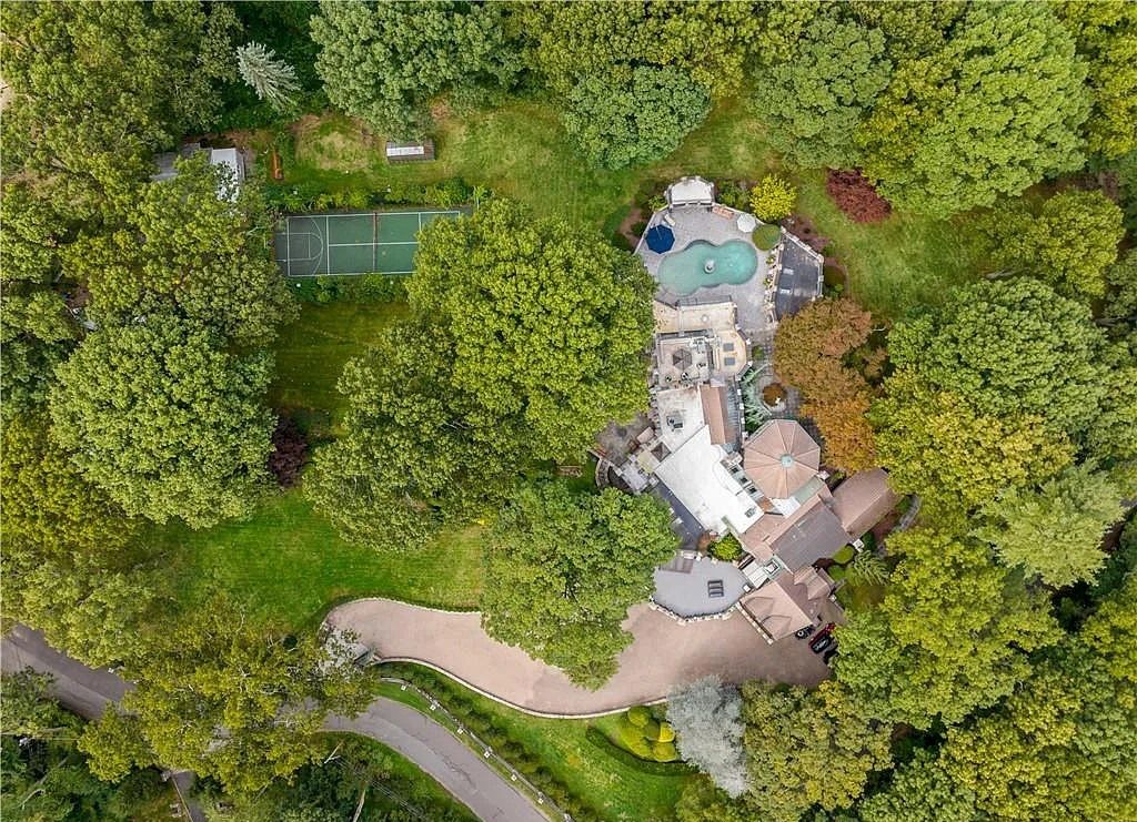 The Estate in Westport is a luxurious home featuring amazing indoor/outdoor flow, hidden rooms and unique character now available for sale. This home located at 47 Charcoal Hill Rd, Westport, Connecticut; offering 06 bedrooms and 08 bathrooms with 11,000 square feet of living spaces.