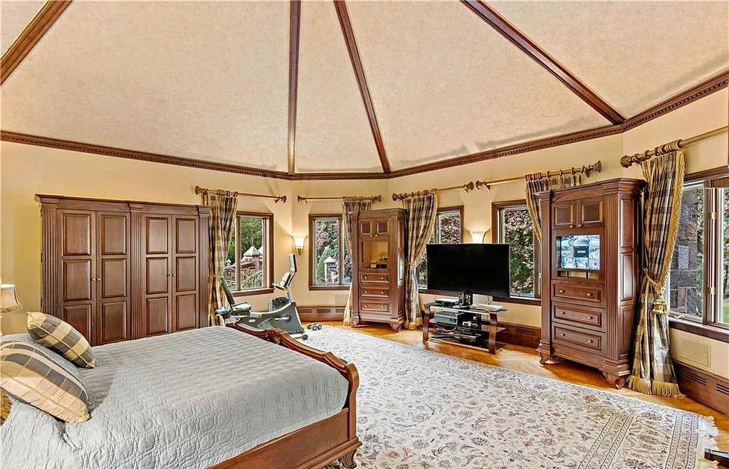 The Estate in Westport is a luxurious home featuring amazing indoor/outdoor flow, hidden rooms and unique character now available for sale. This home located at 47 Charcoal Hill Rd, Westport, Connecticut; offering 06 bedrooms and 08 bathrooms with 11,000 square feet of living spaces.