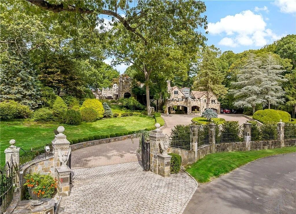 The Estate in Westport is a luxurious home featuring amazing indoor/outdoor flow, hidden rooms and unique character now available for sale. This home located at 47 Charcoal Hill Rd, Westport, Connecticut; offering 06 bedrooms and 08 bathrooms with 11,000 square feet of living spaces.