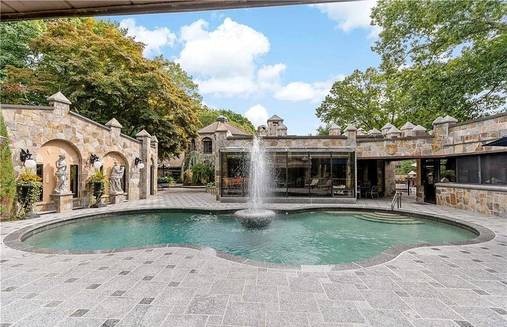 The Estate in Westport is a luxurious home featuring amazing indoor/outdoor flow, hidden rooms and unique character now available for sale. This home located at 47 Charcoal Hill Rd, Westport, Connecticut; offering 06 bedrooms and 08 bathrooms with 11,000 square feet of living spaces.