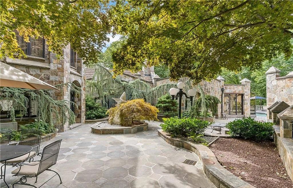 The Estate in Westport is a luxurious home featuring amazing indoor/outdoor flow, hidden rooms and unique character now available for sale. This home located at 47 Charcoal Hill Rd, Westport, Connecticut; offering 06 bedrooms and 08 bathrooms with 11,000 square feet of living spaces.