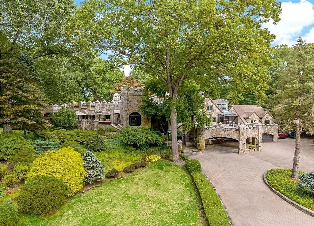 The Estate in Westport is a luxurious home featuring amazing indoor/outdoor flow, hidden rooms and unique character now available for sale. This home located at 47 Charcoal Hill Rd, Westport, Connecticut; offering 06 bedrooms and 08 bathrooms with 11,000 square feet of living spaces.