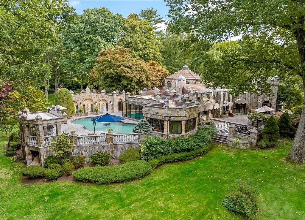 The Estate in Westport is a luxurious home featuring amazing indoor/outdoor flow, hidden rooms and unique character now available for sale. This home located at 47 Charcoal Hill Rd, Westport, Connecticut; offering 06 bedrooms and 08 bathrooms with 11,000 square feet of living spaces.