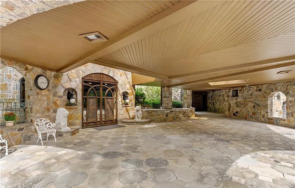 The Estate in Westport is a luxurious home featuring amazing indoor/outdoor flow, hidden rooms and unique character now available for sale. This home located at 47 Charcoal Hill Rd, Westport, Connecticut; offering 06 bedrooms and 08 bathrooms with 11,000 square feet of living spaces.