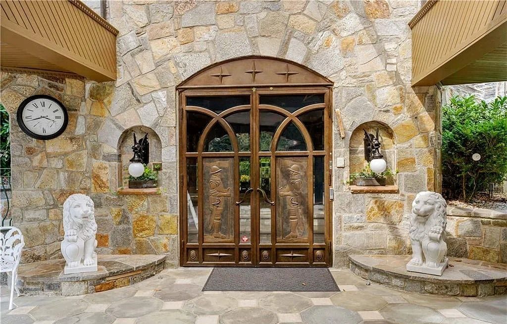 The Estate in Westport is a luxurious home featuring amazing indoor/outdoor flow, hidden rooms and unique character now available for sale. This home located at 47 Charcoal Hill Rd, Westport, Connecticut; offering 06 bedrooms and 08 bathrooms with 11,000 square feet of living spaces.
