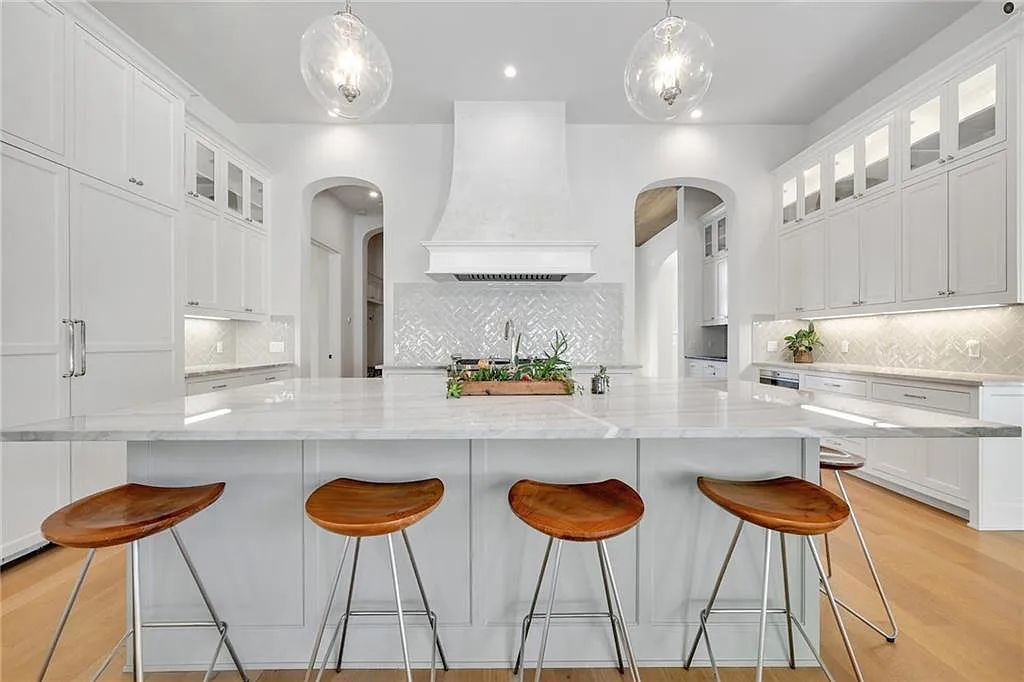 The Home in Austin, an immaculate modern estate nestled in the peaceful and tree-filled neighborhood of Rollingwood features resort-style backyard with a pool and spa, a covered outdoor kitchen is now available for sale. This home located at 4713 Timberline Dr, Austin, Texas