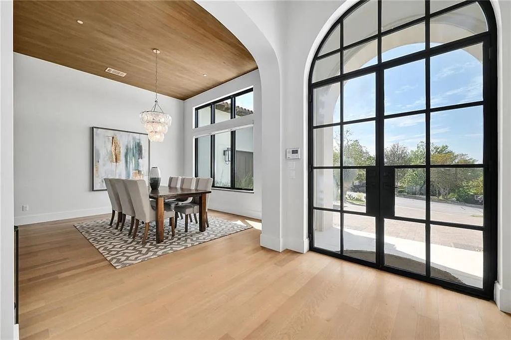 The Home in Austin, an immaculate modern estate nestled in the peaceful and tree-filled neighborhood of Rollingwood features resort-style backyard with a pool and spa, a covered outdoor kitchen is now available for sale. This home located at 4713 Timberline Dr, Austin, Texas