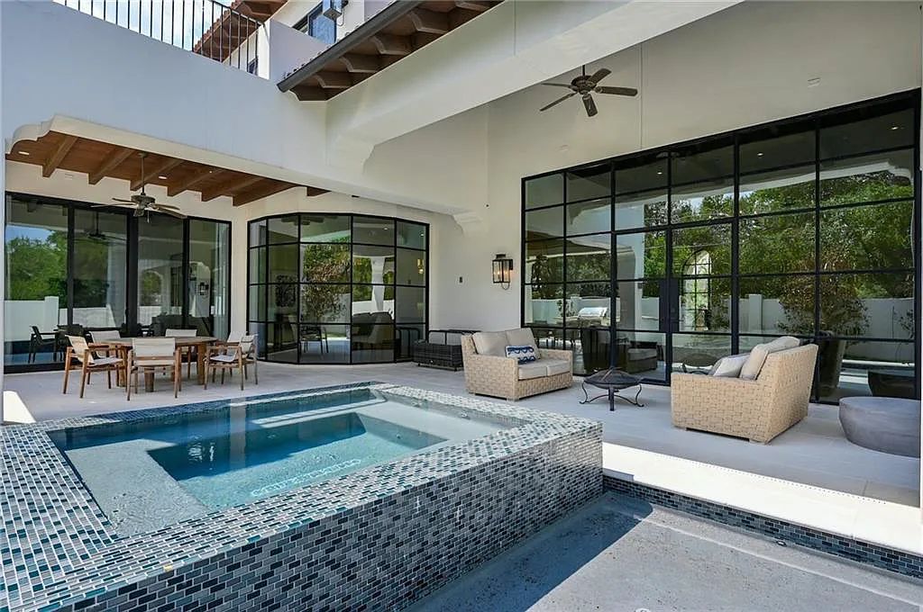 The Home in Austin, an immaculate modern estate nestled in the peaceful and tree-filled neighborhood of Rollingwood features resort-style backyard with a pool and spa, a covered outdoor kitchen is now available for sale. This home located at 4713 Timberline Dr, Austin, Texas