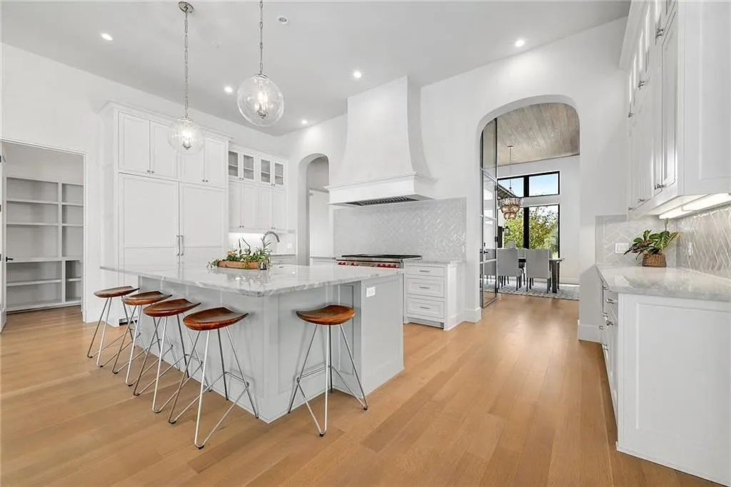 The Home in Austin, an immaculate modern estate nestled in the peaceful and tree-filled neighborhood of Rollingwood features resort-style backyard with a pool and spa, a covered outdoor kitchen is now available for sale. This home located at 4713 Timberline Dr, Austin, Texas