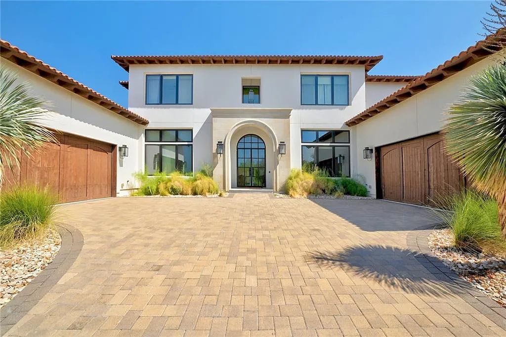 The Home in Austin, an immaculate modern estate nestled in the peaceful and tree-filled neighborhood of Rollingwood features resort-style backyard with a pool and spa, a covered outdoor kitchen is now available for sale. This home located at 4713 Timberline Dr, Austin, Texas