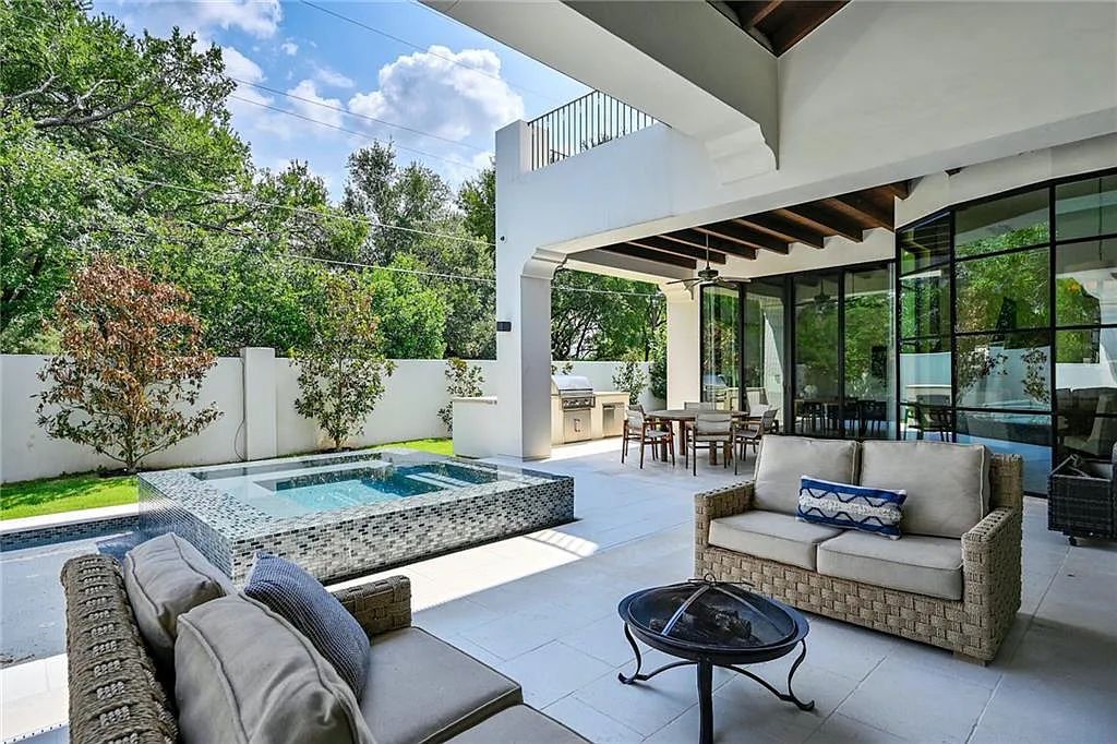 The Home in Austin, an immaculate modern estate nestled in the peaceful and tree-filled neighborhood of Rollingwood features resort-style backyard with a pool and spa, a covered outdoor kitchen is now available for sale. This home located at 4713 Timberline Dr, Austin, Texas