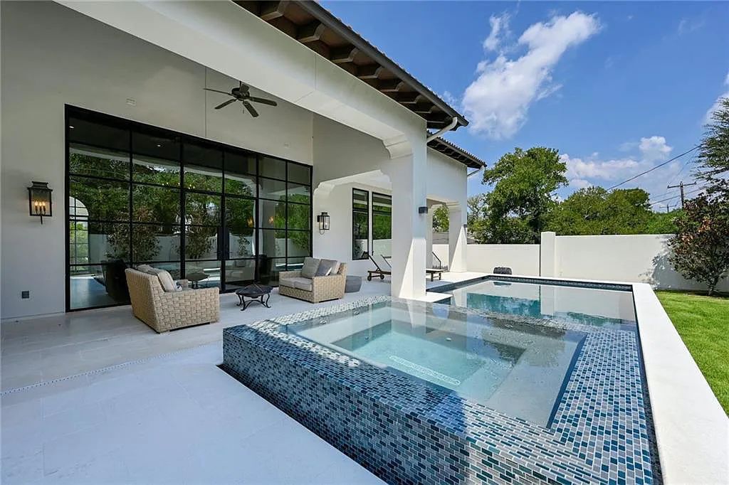 The Home in Austin, an immaculate modern estate nestled in the peaceful and tree-filled neighborhood of Rollingwood features resort-style backyard with a pool and spa, a covered outdoor kitchen is now available for sale. This home located at 4713 Timberline Dr, Austin, Texas