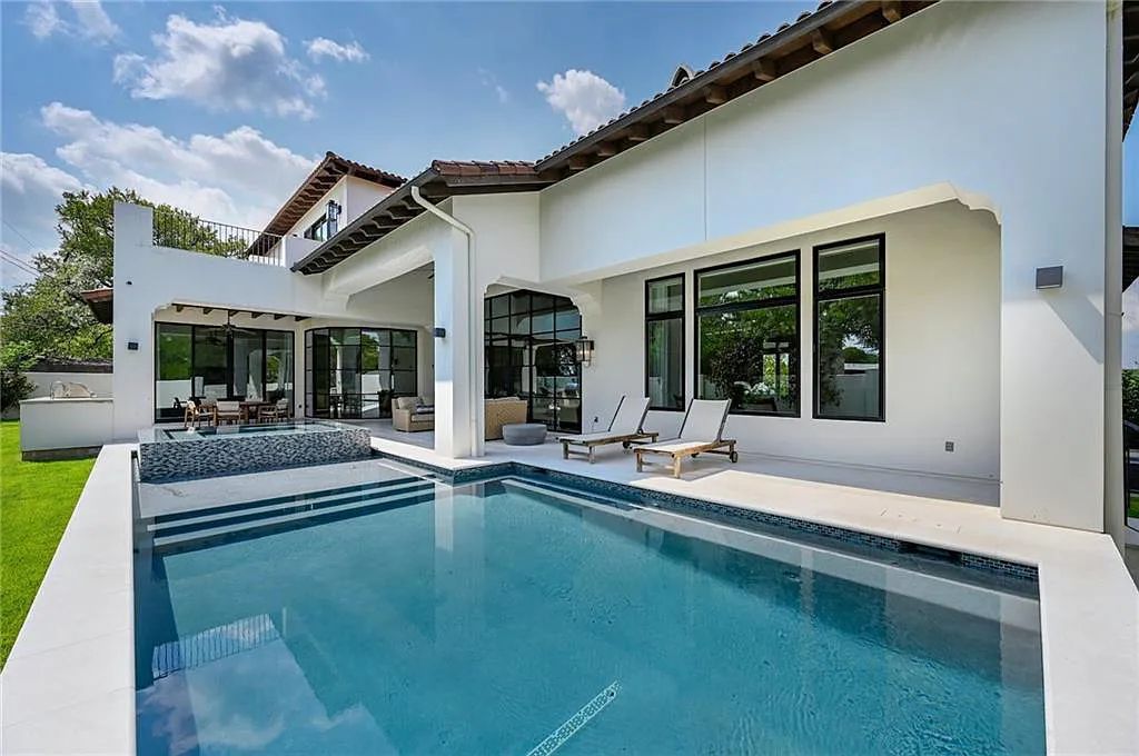 The Home in Austin, an immaculate modern estate nestled in the peaceful and tree-filled neighborhood of Rollingwood features resort-style backyard with a pool and spa, a covered outdoor kitchen is now available for sale. This home located at 4713 Timberline Dr, Austin, Texas