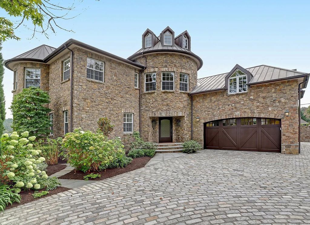 The House in Lake Oswego is ready for entertaining w/stunning kitchen, great room, & formal dining, now available for sale. This home located at 3232 Lakeview Blvd, Lake Oswego, Oregon