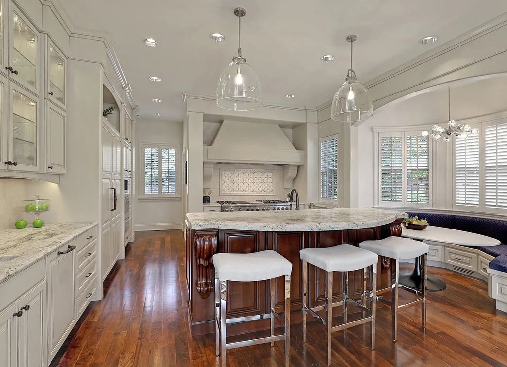 The House in Lake Oswego is ready for entertaining w/stunning kitchen, great room, & formal dining, now available for sale. This home located at 3232 Lakeview Blvd, Lake Oswego, Oregon
