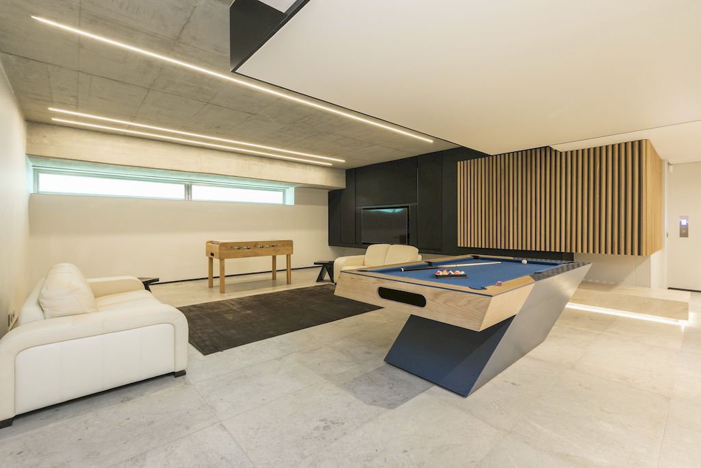 Victoria Residence in South Africa by Nico van der Meulen Architects