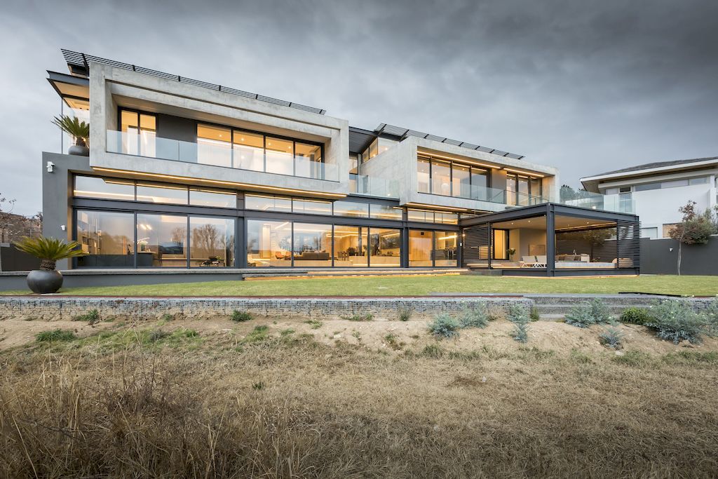Victoria Residence in South Africa by Nico van der Meulen Architects