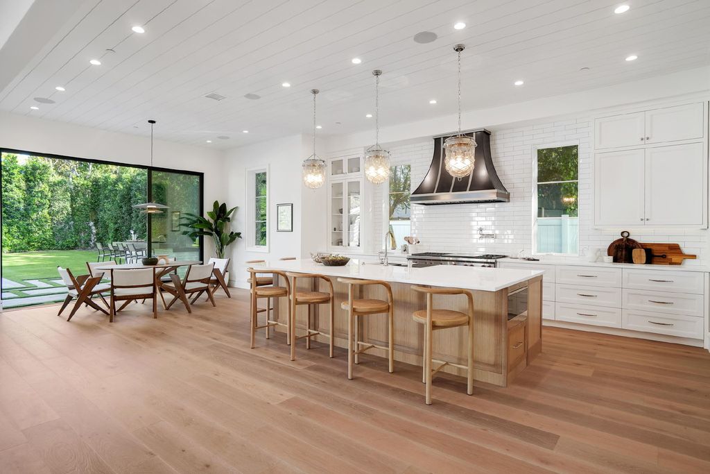 430 S Bundy Drive, Los Angeles, California is a masterpiece of both design and function on a rare half-acre lot blending sophisticated East Coast style and modern California flair.