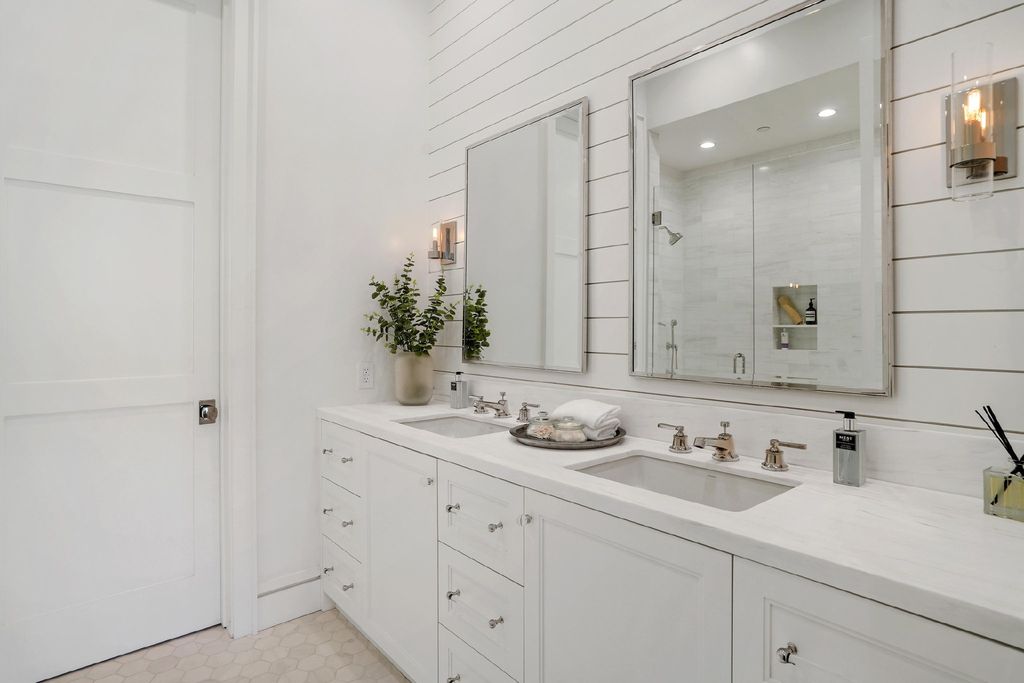 430 S Bundy Drive, Los Angeles, California is a masterpiece of both design and function on a rare half-acre lot blending sophisticated East Coast style and modern California flair.