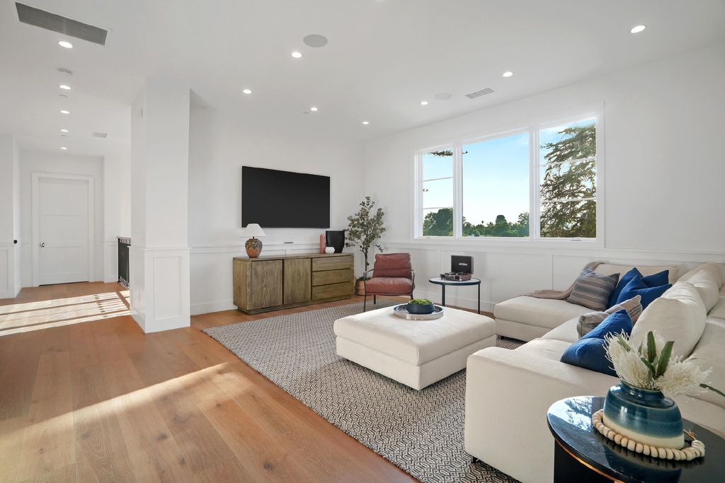 430 S Bundy Drive, Los Angeles, California is a masterpiece of both design and function on a rare half-acre lot blending sophisticated East Coast style and modern California flair.