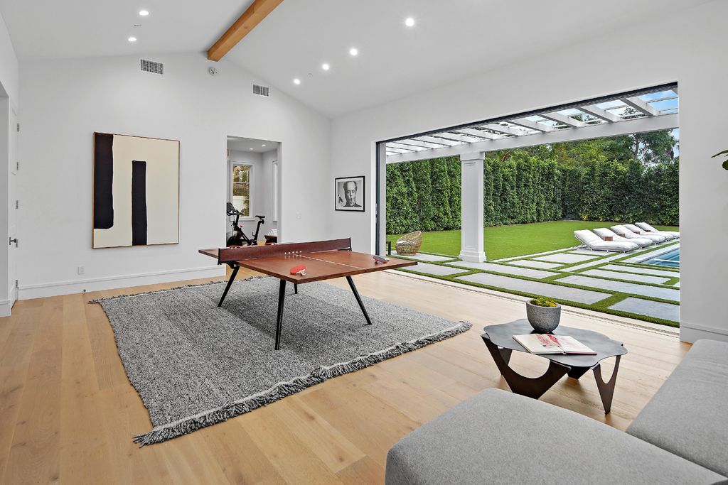 430 S Bundy Drive, Los Angeles, California is a masterpiece of both design and function on a rare half-acre lot blending sophisticated East Coast style and modern California flair.