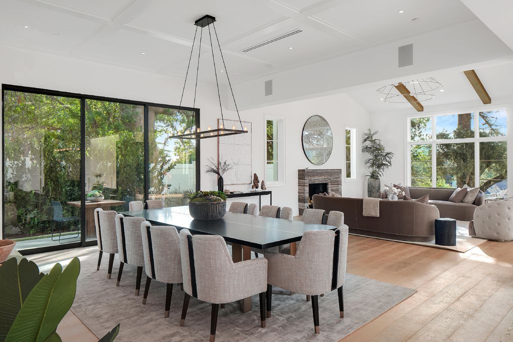 430 S Bundy Drive, Los Angeles, California is a masterpiece of both design and function on a rare half-acre lot blending sophisticated East Coast style and modern California flair.