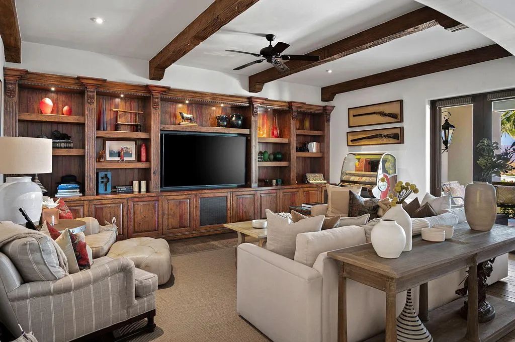 71375 Cholla Way, Palm Desert, California is a one of a kind property in the South Palm Desert neighborhood of Cahuilla Hills offers dramatic panoramic views of the mountains, golf courses and down valley that are stunning day and night. 