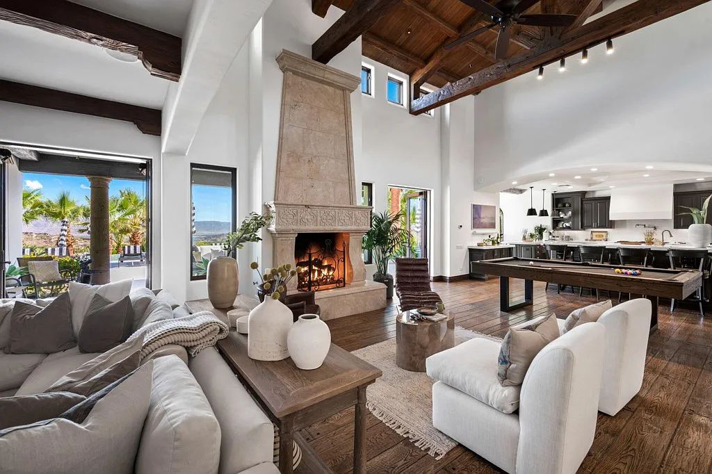 71375 Cholla Way, Palm Desert, California is a one of a kind property in the South Palm Desert neighborhood of Cahuilla Hills offers dramatic panoramic views of the mountains, golf courses and down valley that are stunning day and night. 