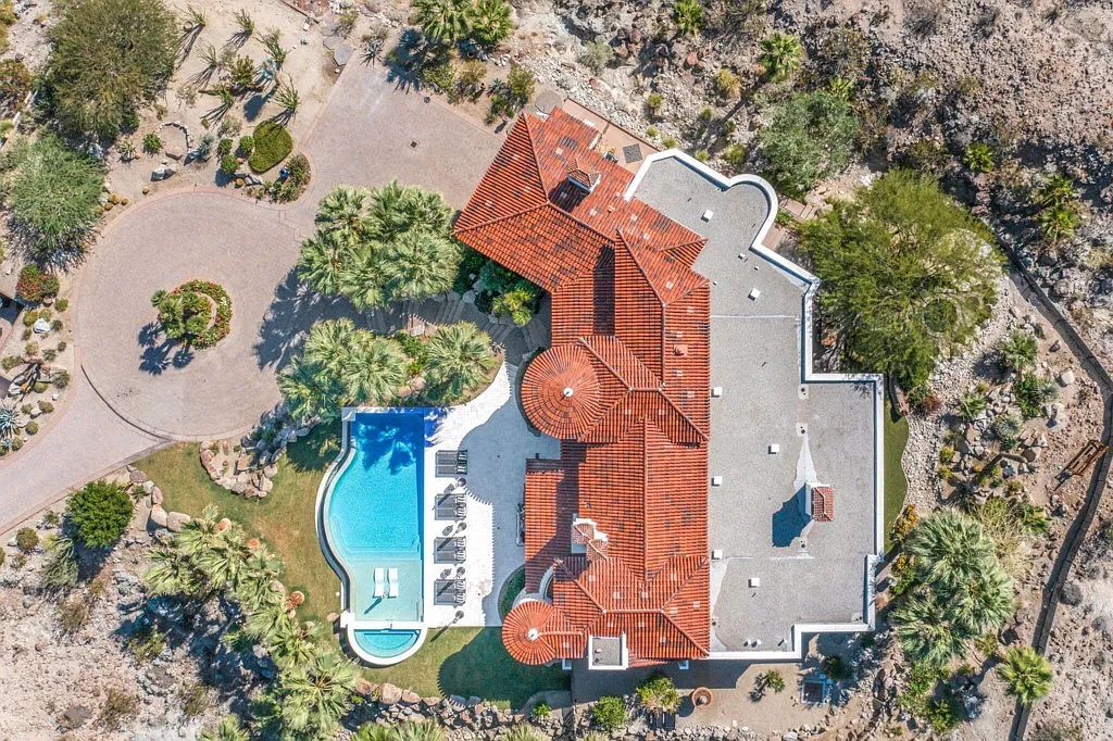 71375 Cholla Way, Palm Desert, California is a one of a kind property in the South Palm Desert neighborhood of Cahuilla Hills offers dramatic panoramic views of the mountains, golf courses and down valley that are stunning day and night. 