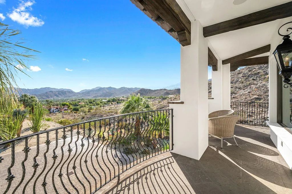 71375 Cholla Way, Palm Desert, California is a one of a kind property in the South Palm Desert neighborhood of Cahuilla Hills offers dramatic panoramic views of the mountains, golf courses and down valley that are stunning day and night. 