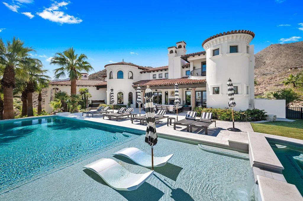 71375 Cholla Way, Palm Desert, California is a one of a kind property in the South Palm Desert neighborhood of Cahuilla Hills offers dramatic panoramic views of the mountains, golf courses and down valley that are stunning day and night. 