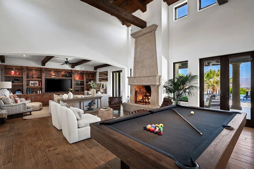 71375 Cholla Way, Palm Desert, California is a one of a kind property in the South Palm Desert neighborhood of Cahuilla Hills offers dramatic panoramic views of the mountains, golf courses and down valley that are stunning day and night. 