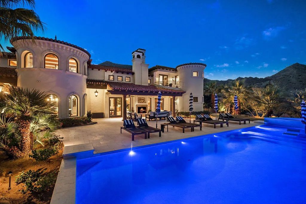 71375 Cholla Way, Palm Desert, California is a one of a kind property in the South Palm Desert neighborhood of Cahuilla Hills offers dramatic panoramic views of the mountains, golf courses and down valley that are stunning day and night. 