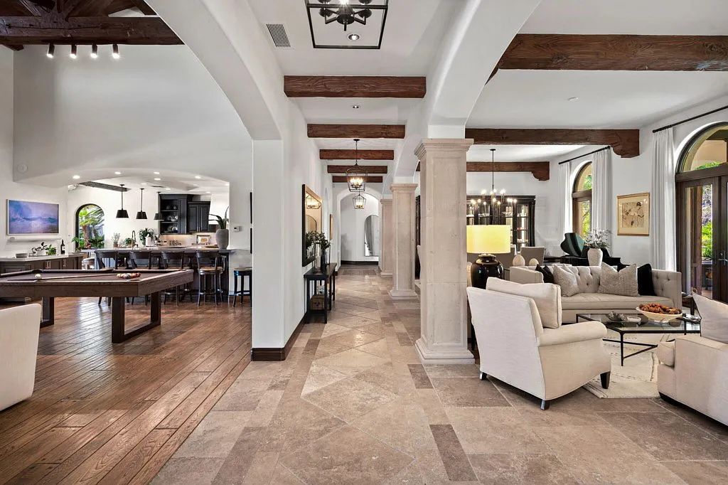 71375 Cholla Way, Palm Desert, California is a one of a kind property in the South Palm Desert neighborhood of Cahuilla Hills offers dramatic panoramic views of the mountains, golf courses and down valley that are stunning day and night. 