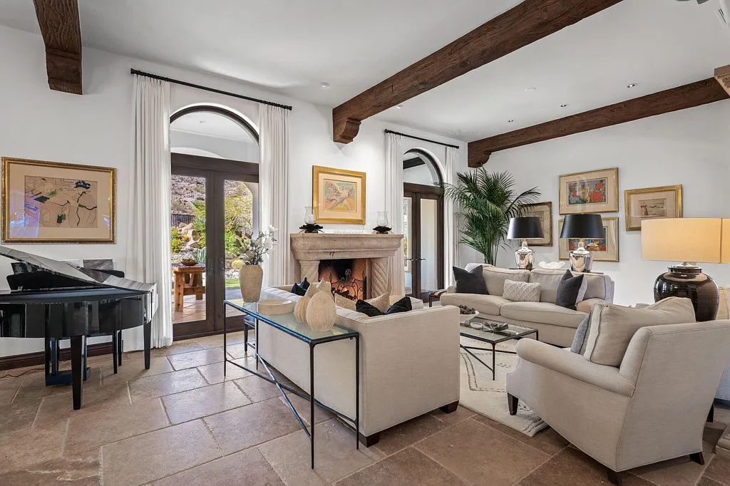 71375 Cholla Way, Palm Desert, California is a one of a kind property in the South Palm Desert neighborhood of Cahuilla Hills offers dramatic panoramic views of the mountains, golf courses and down valley that are stunning day and night. 