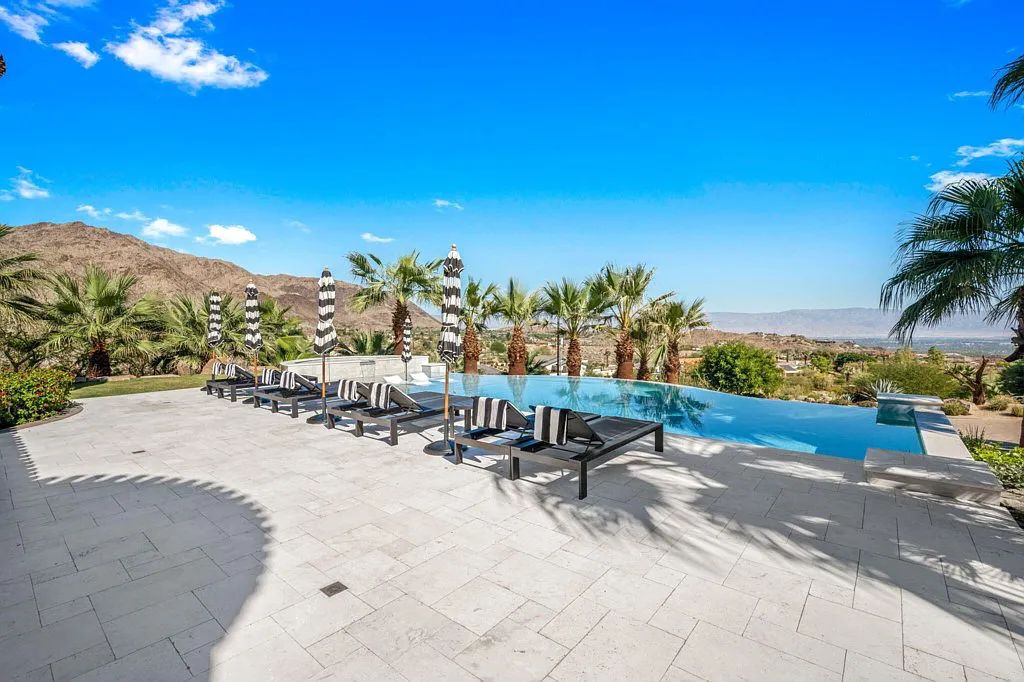 71375 Cholla Way, Palm Desert, California is a one of a kind property in the South Palm Desert neighborhood of Cahuilla Hills offers dramatic panoramic views of the mountains, golf courses and down valley that are stunning day and night. 